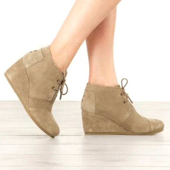 TOMS Kala Wedge Booties Tan Suede Leather Ankle Booties Boots Size 9 - Picture 9 of 9